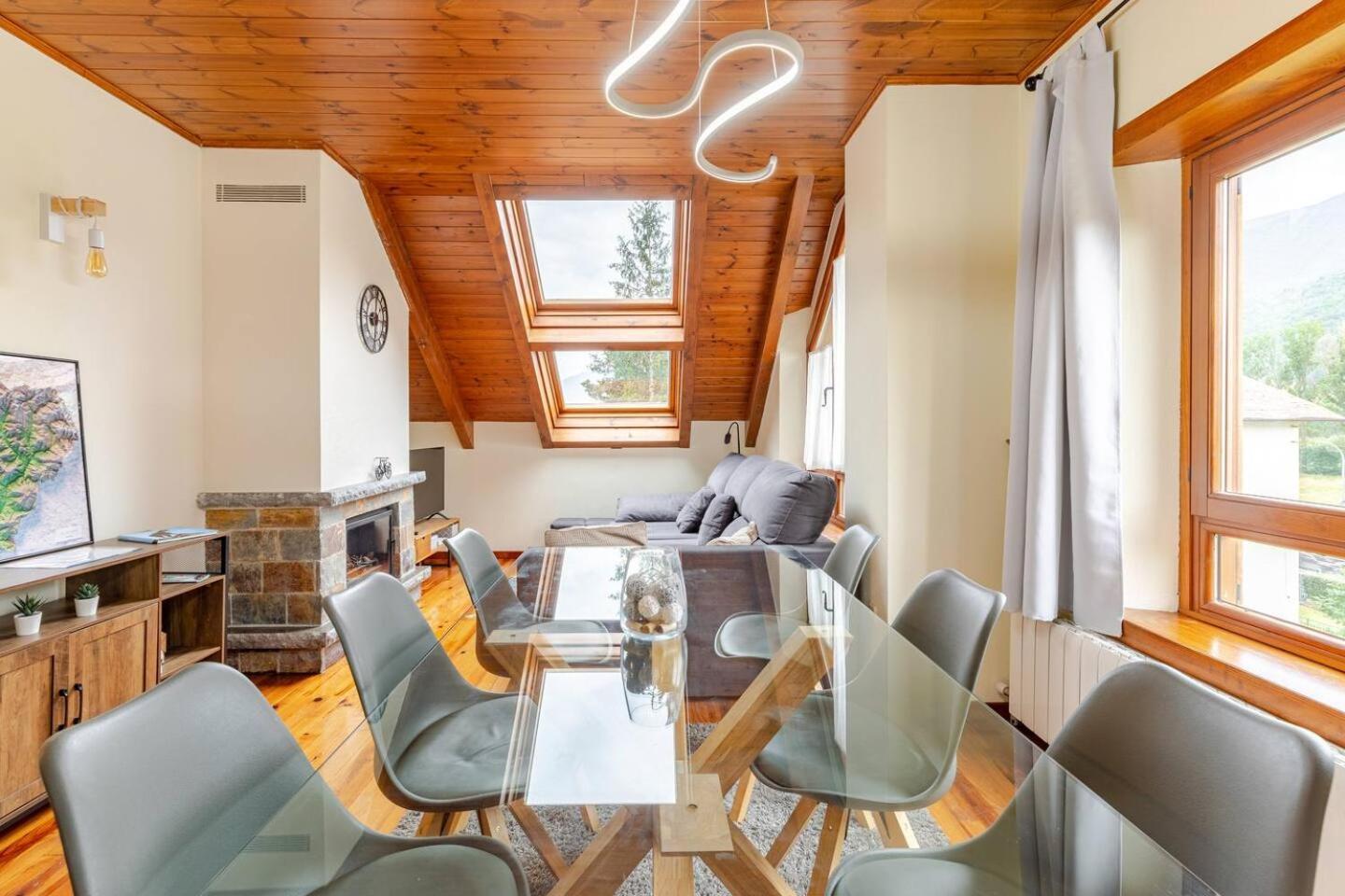 Family Attic Esterri Эстерри-д'Анеу Экстерьер фото