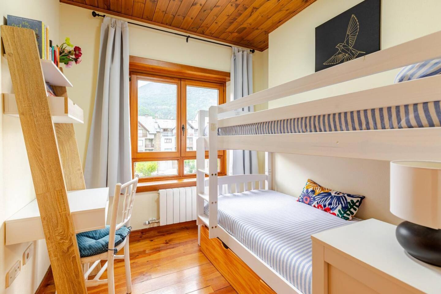 Family Attic Esterri Эстерри-д'Анеу Экстерьер фото